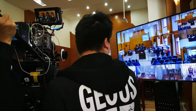 AI生成VS人工创意——山阳县广告片拍摄公司的技术浪漫主义实践